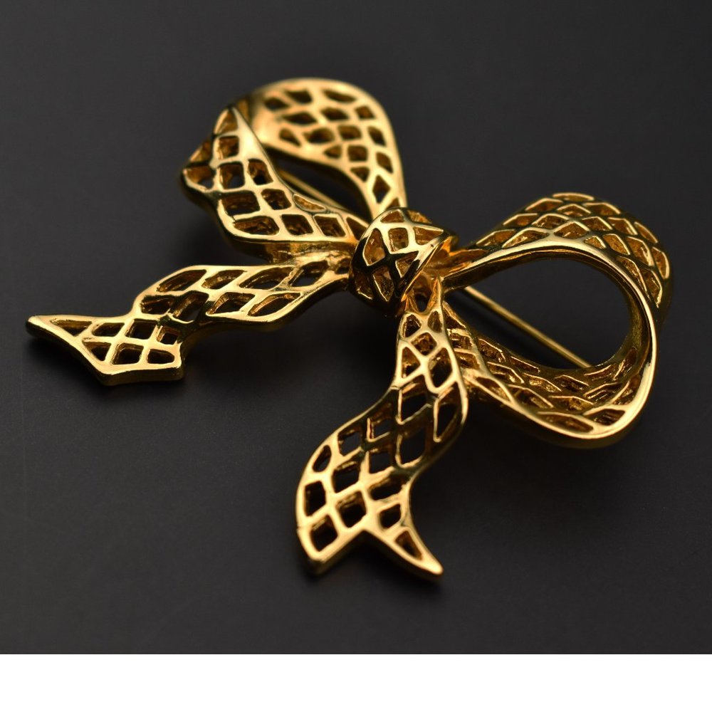 Gold bow brooch large, elegant basic lapel pin, 60s vintage jewelry gift